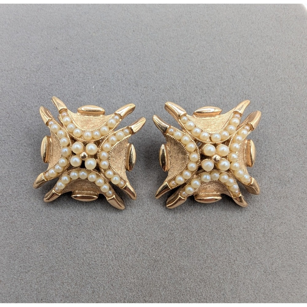 Tradition Vintage Gold Tone Faux Pearl Starburst Clip On Earrings Statement Stud